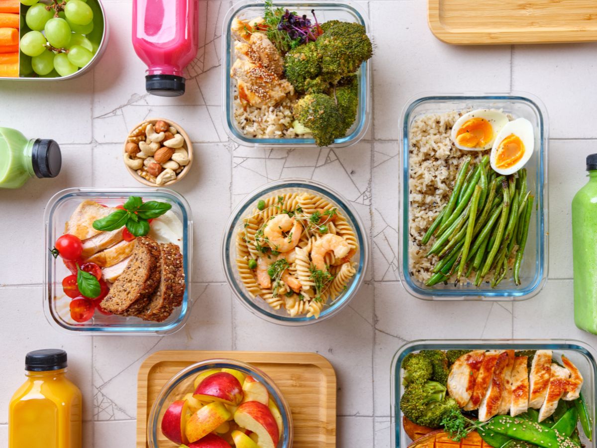 IF adalah jenis diet sehat yang tidak membatasi makanan seseorang, tetapi lebih fokus pada kapan kita makan dan kapan kita berpuasa.