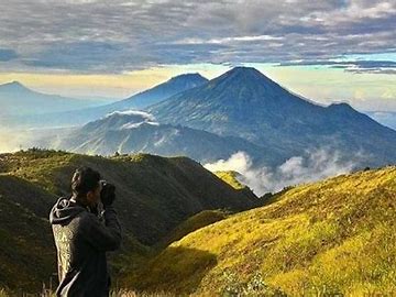 Kamu pertama kali mendaki gunung? Yuk, mulai petualangan hebatmu dengan rekomendasi gunung-gunung berikut ini!