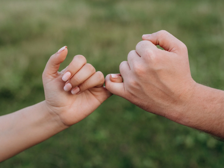 Love language adalah bahasa cinta perlu buat kamu yang mau hubungan harmonis.
