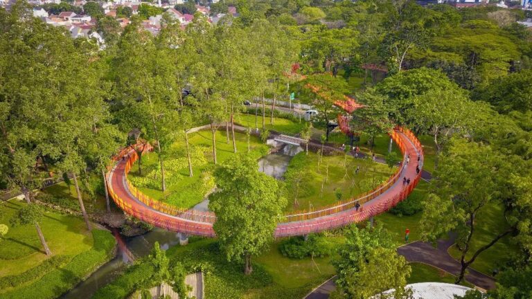Rekomendasi tempat jogging di Jakarta yang cocok untuk healing, move on, dan mulai hidup sehat dengan suasana asri dan estetik.