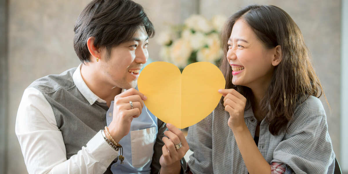 Cinta di usia remaja sering kali datang tiba-tiba. Tapi, apakah cukup hanya dengan rasa? Atau perlu disertai logika?