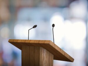Latihan Public Speaking Bareng AI? Bisa Banget!