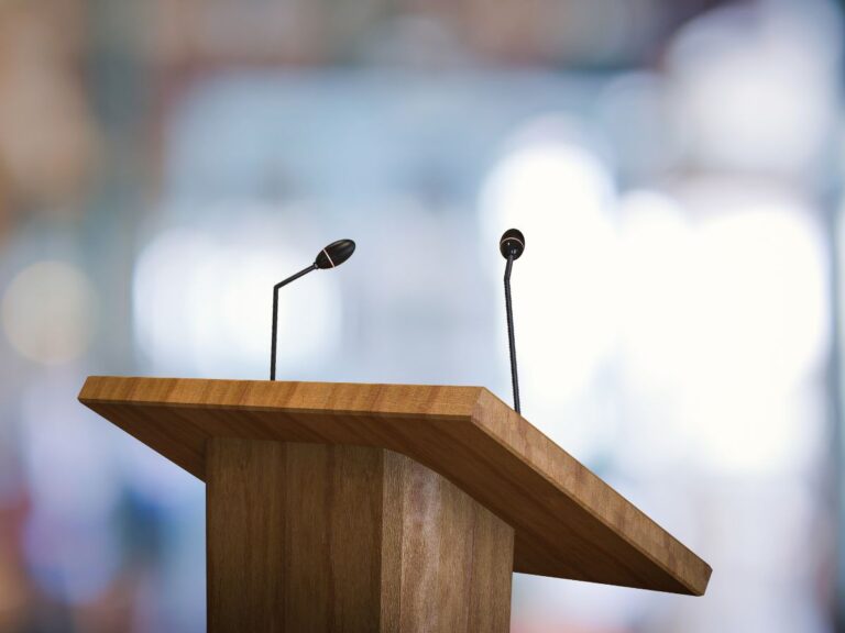 Latihan Public Speaking Bareng AI? Bisa Banget!