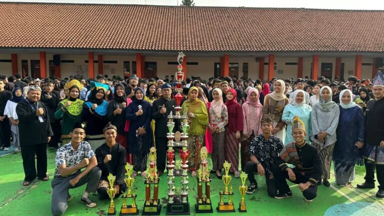 SMAN 8 Bandung Meraih Juara Umum di Ajang FLS2N Tahun 2024