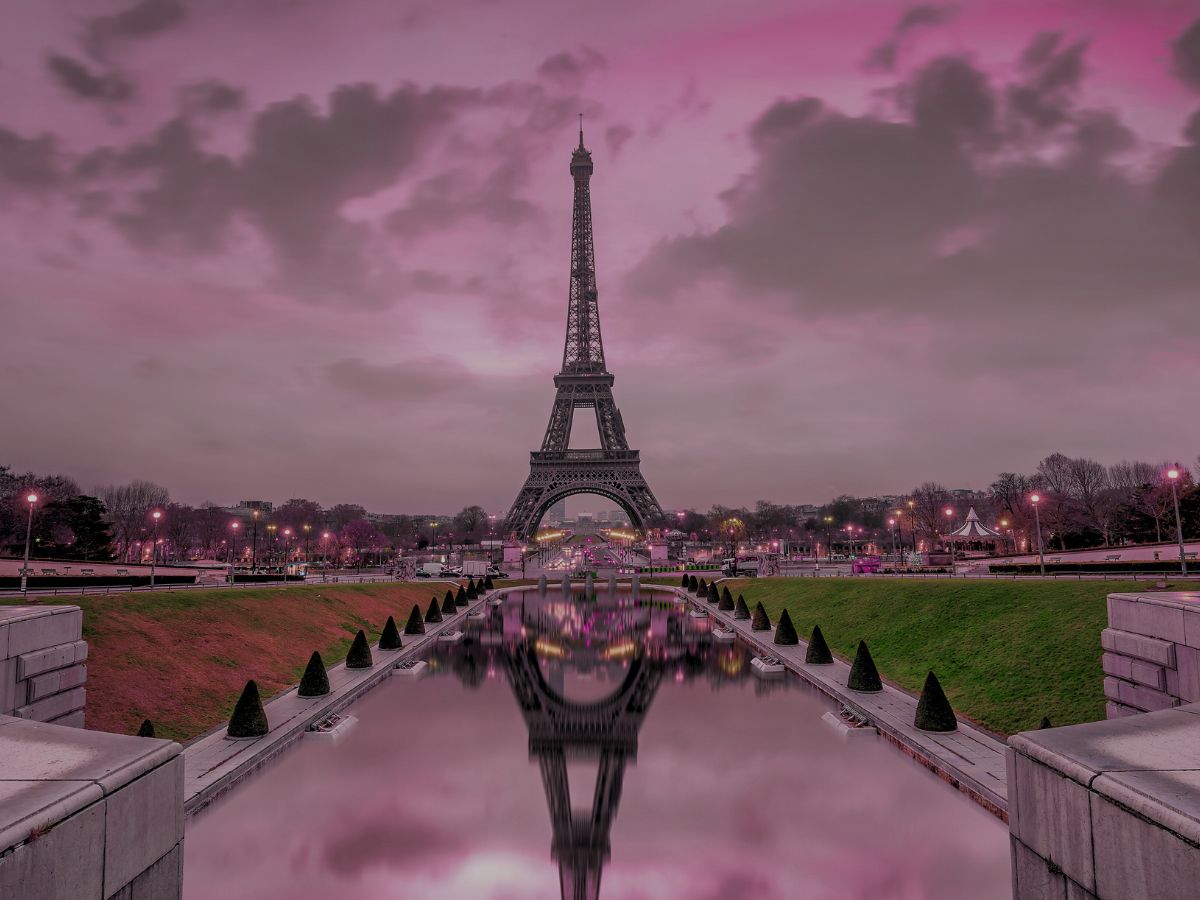 Sanja Atanasovska is a Macedonian journalist and poet submitted her poetry to Majalah Sunday, let's deep dive "Paris and Istanbul"