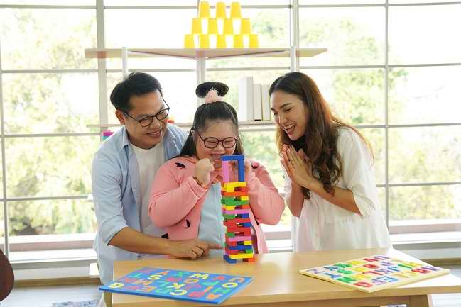 Temukan bagaimana teknologi asistif berbasis AI membantu siswa berkebutuhan khusus belajar lebih mandiri dan efektif.
