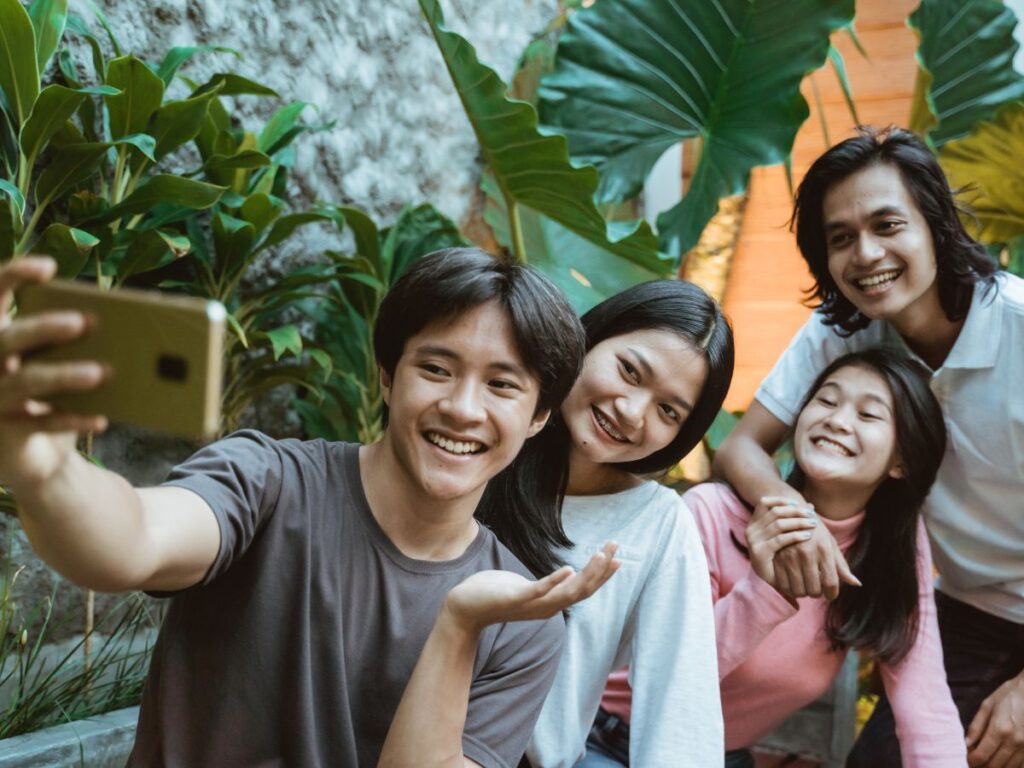 Sebuah Puisi - Jati Diri
