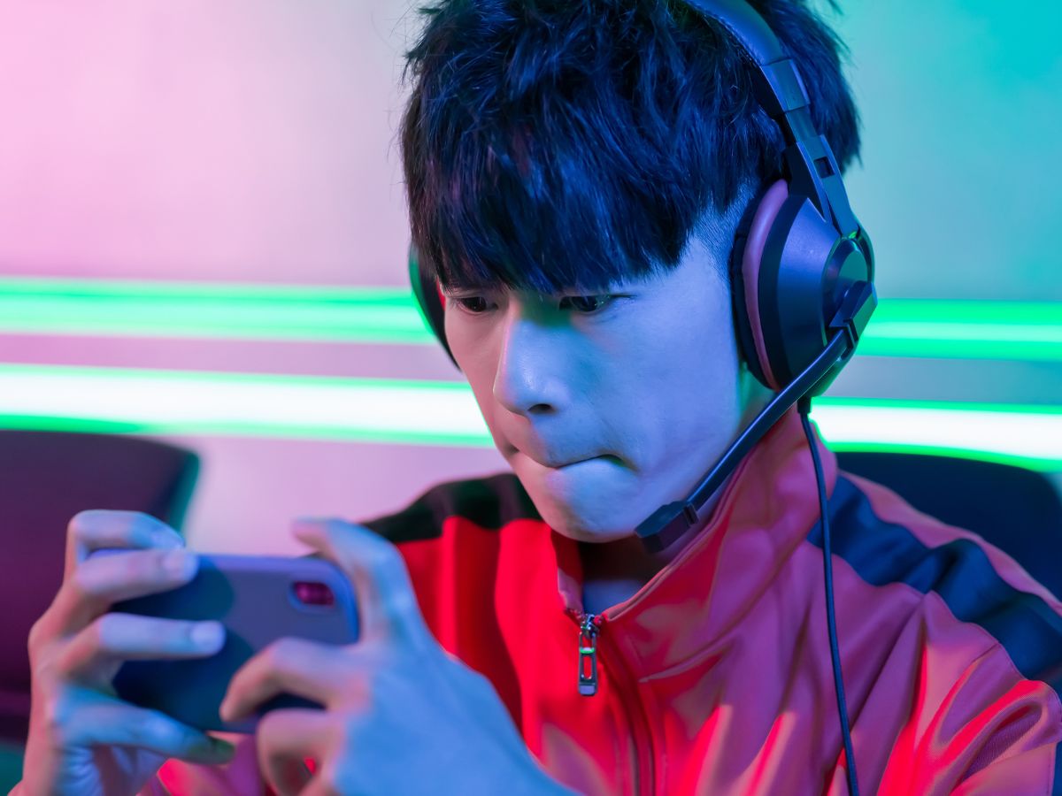 Hal penting yang wajib kamu perhatiin sebelum beli HP Gaming adalah dua fitur utama: sistem pendingin dan baterai.