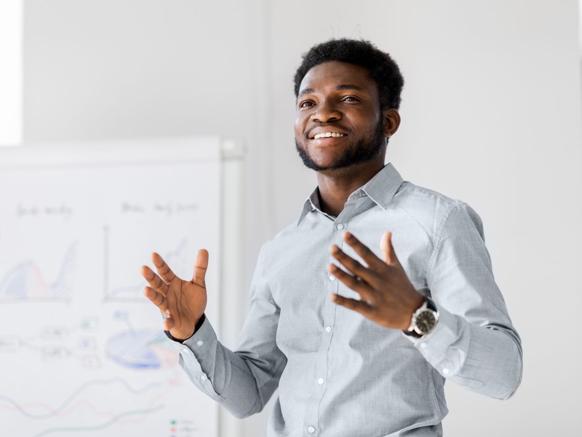 Presentasi lebih menarik dengan rumus SOCIAL Ferry Irwandi, bikin audiens langsung fokus dan terhubung sejak kalimat pertama