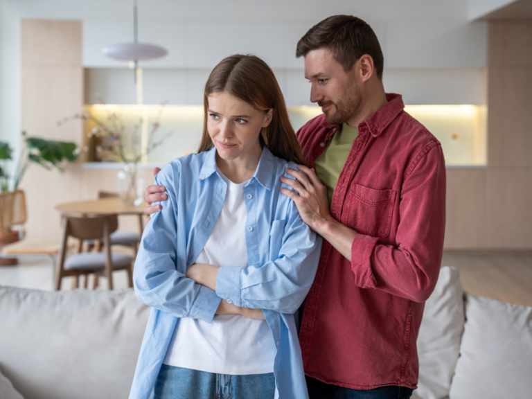 Ditolak Keluarga, Haruskah Hubungan Tetap Diperjuangkan?