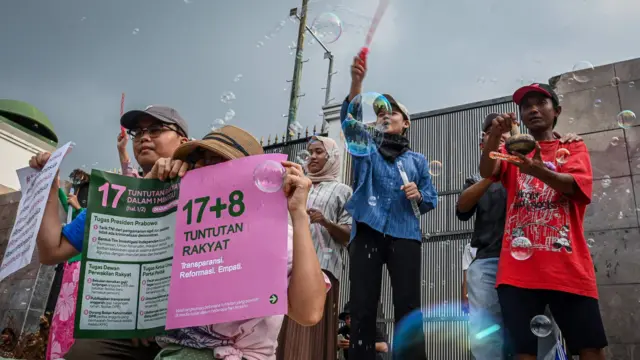 Paparan berita demonstrasi bisa memengaruhi kesehatan mental remaja Indonesia. Pelajari dampak dan cara mengelolanya