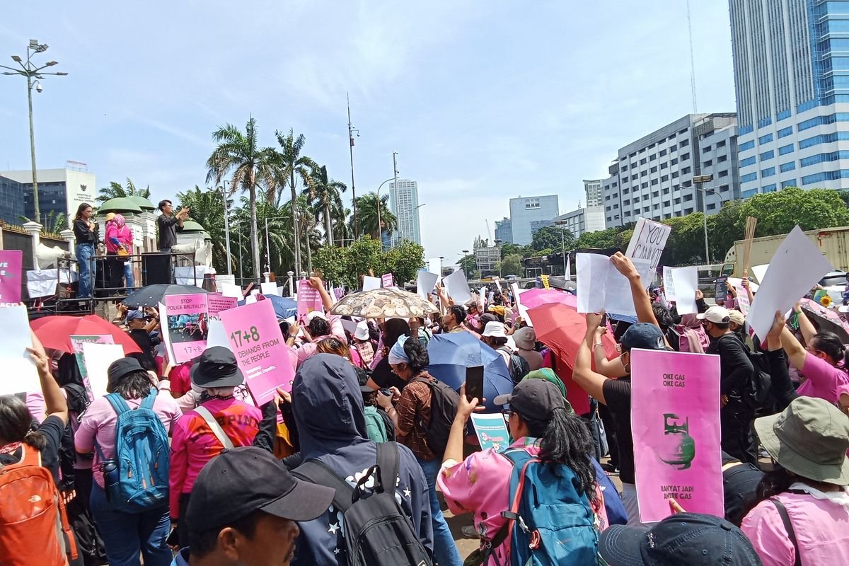 Paparan berita demonstrasi bisa memengaruhi kesehatan mental remaja Indonesia. Pelajari dampak dan cara mengelolanya