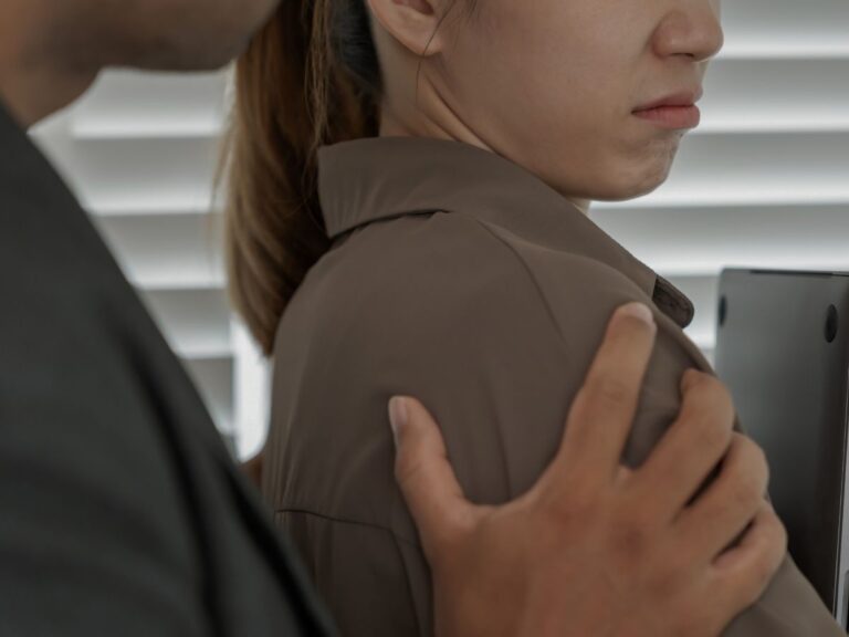 Cinta adalah tempat di mana kamu bisa merasa aman tanpa harus kehilangan dirimu sendiri, terlebih terjadi paksaan seksual.