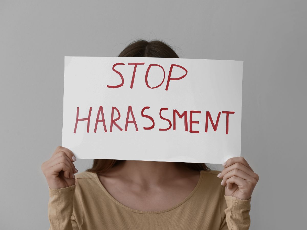 Cinta adalah tempat di mana kamu bisa merasa aman tanpa harus kehilangan dirimu sendiri, terlebih terjadi paksaan seksual.