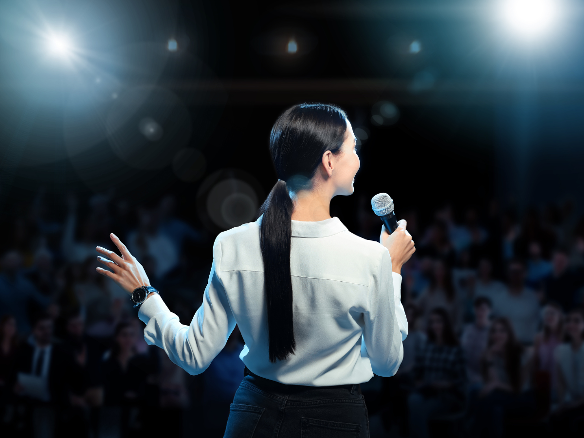 Public speaking dilatih dengan ngomong sendiri di kamar