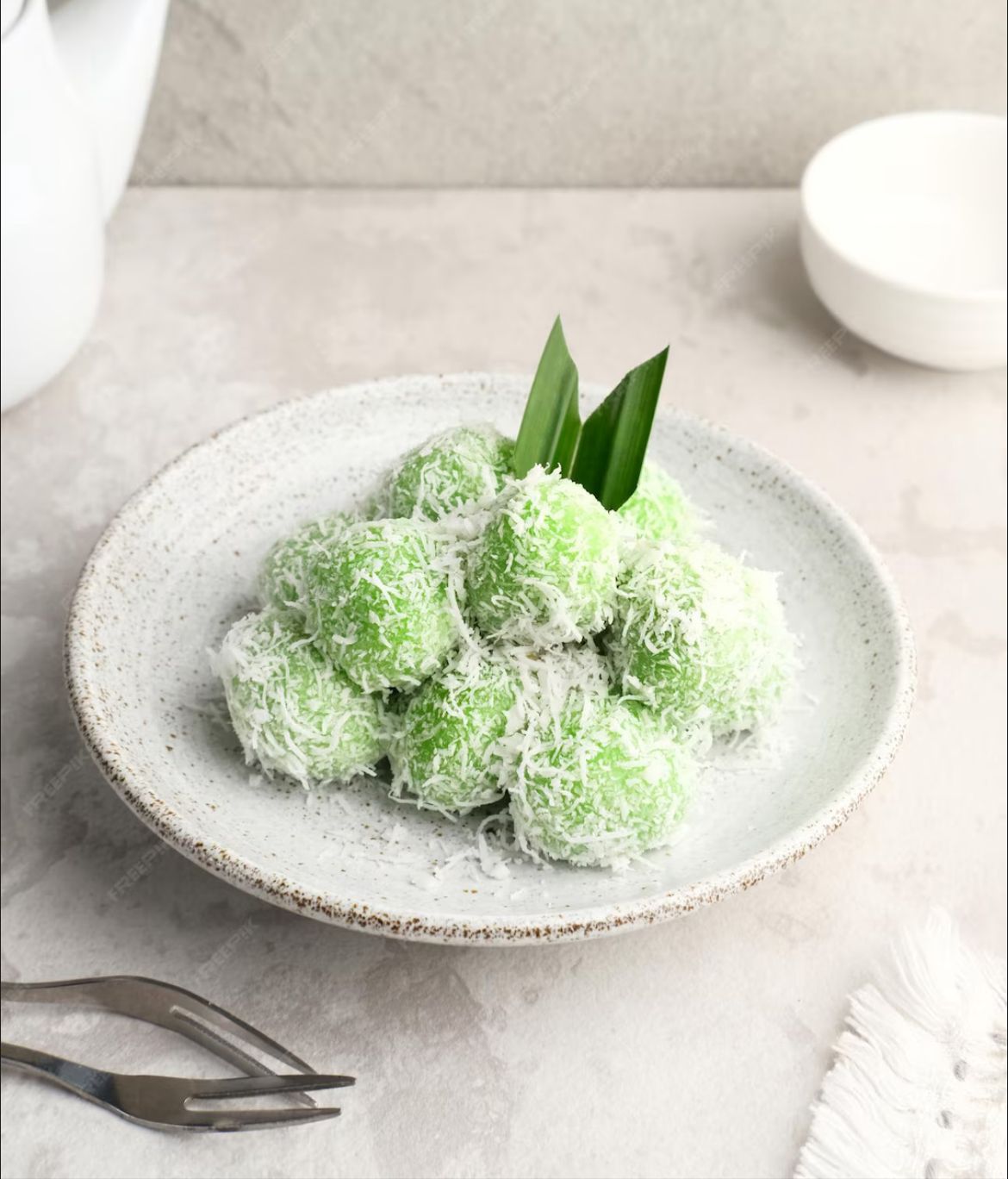 Dari jajanan pasar jadi tren kekinian! Klepon kini hadir dalam bentuk kekinian, bukti kuliner tradisional tetap hits di kalangan anak muda