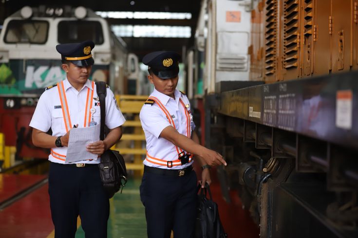 Suka kereta dan teknologi? Jurusan Teknik Perkeretaapian bisa jadi pilihan kuliah keren buat masa depanmu, dengan peluang karier yang menarik!