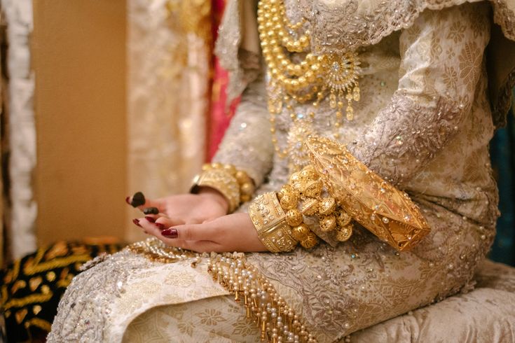 Bukan Bridal Shower, Saatnya Kenal Tradisi Malam Bainai Jelang Pernikahan dari Sumatera Barat