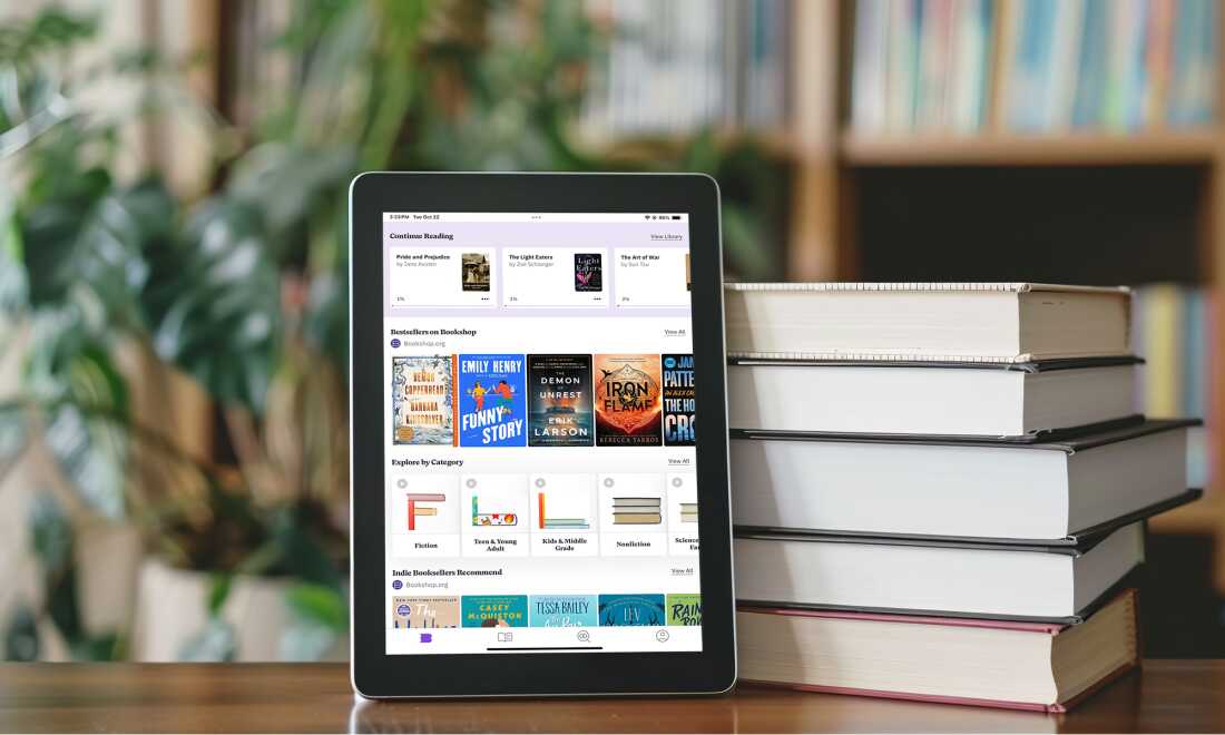 Jaman sekarang, keren enggak cuman gaul aja, tapi juga yang open minded dan berani ambil perubahan dengan terapin kebiasaan kuno ini yaitu baca buku.