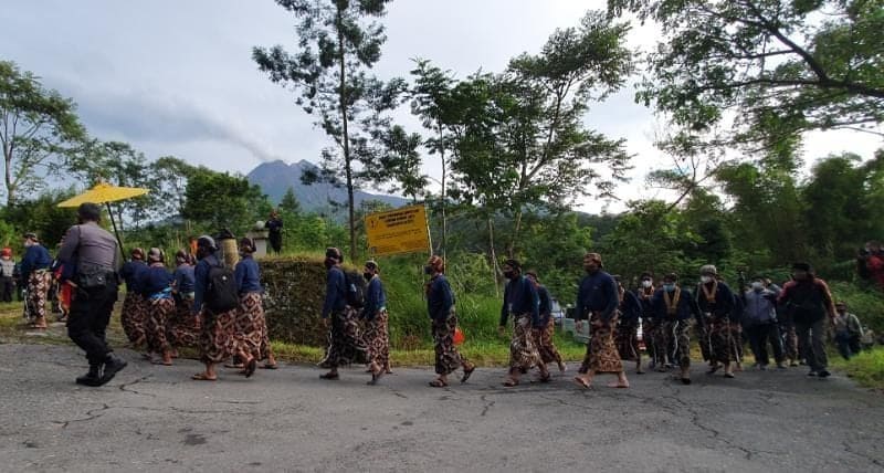 Upacara Labuhan Merapi: Persembahan untuk Gunung Merapi