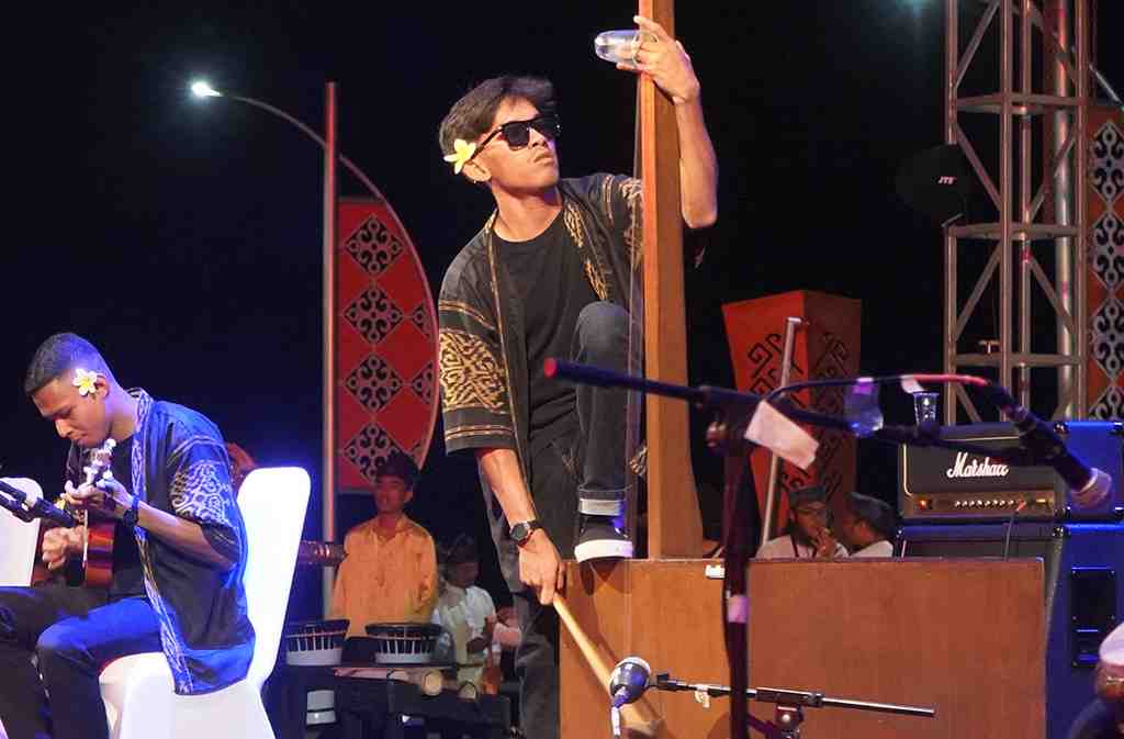 Kenali Yanger, alat musik khas Maluku Utara yang punya cara main unik dan suara merdu. Siapa sangka warisan budaya Indonesia sekeren ini?