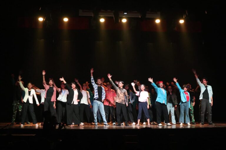 Teater Musikal “UKI UNGGUL: Menggoreskan Tinta Emas” Persembahan Jiwa dan Cinta untuk Kampus