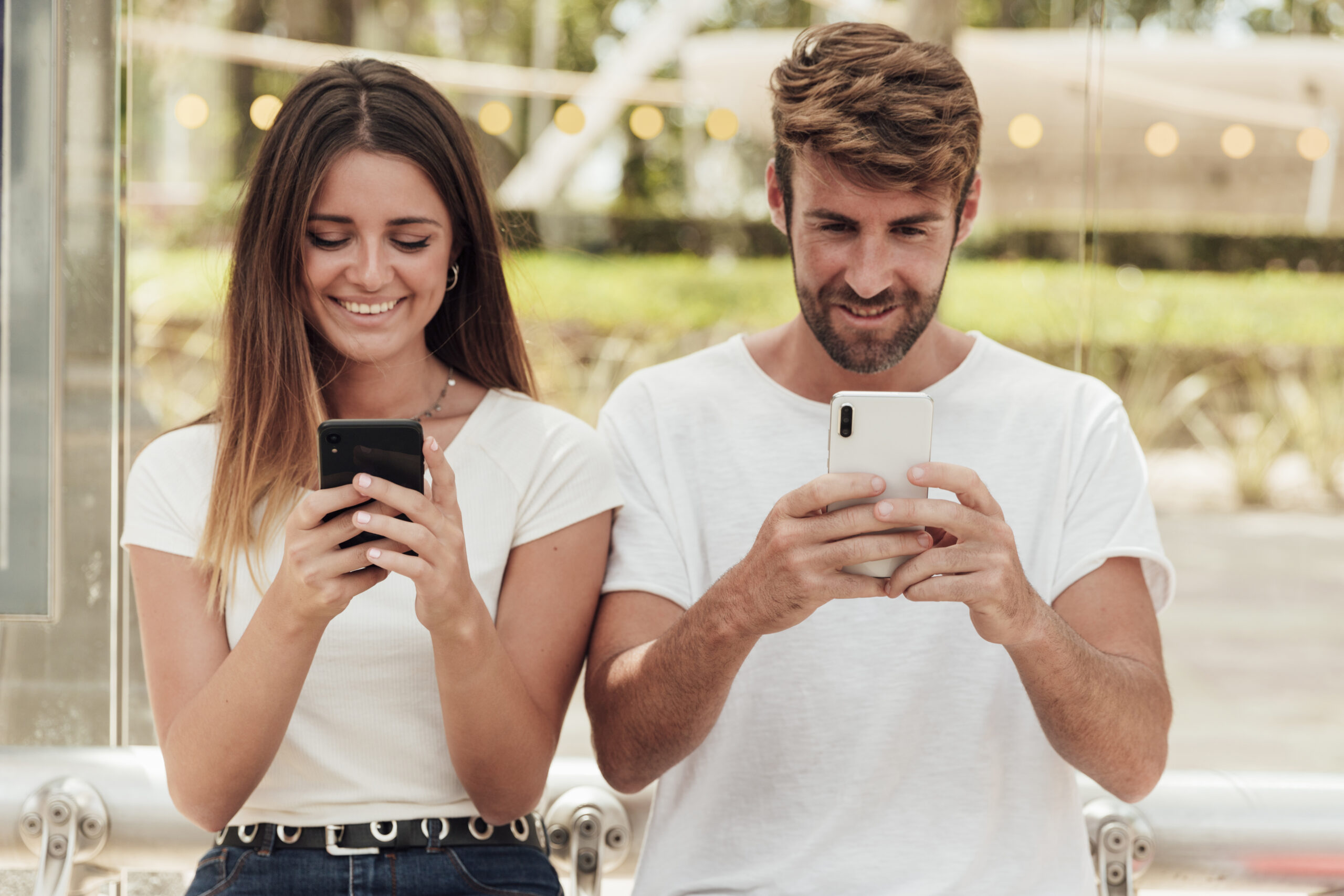 Red flag di dating apps penting dikenali supaya kamu tetap aman dan nggak terjebak hubungan yang merugikan.