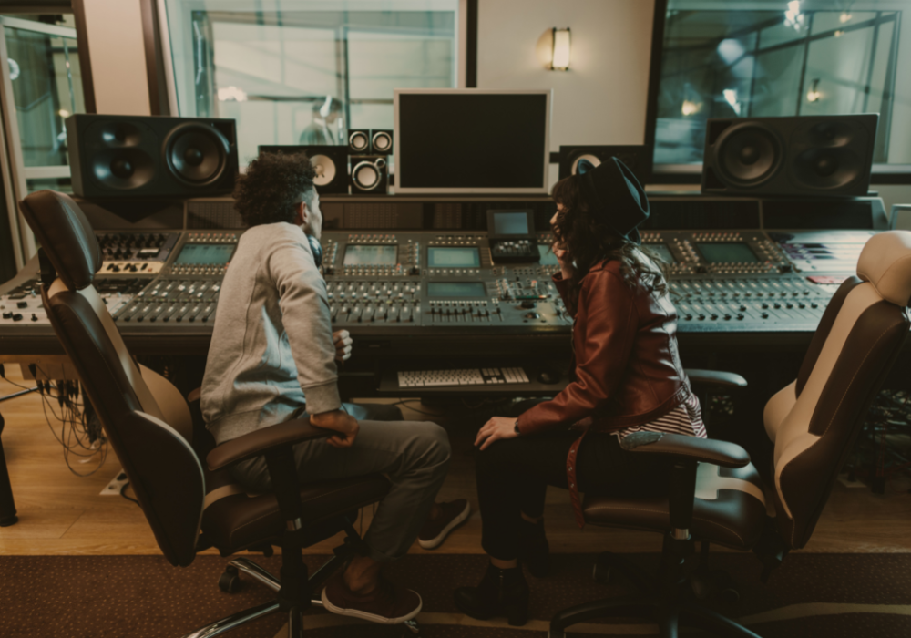 Jurusan K-Pop Art Management membahas dunia kreatif di balik industri hiburan Korea dan peluang kariernya.