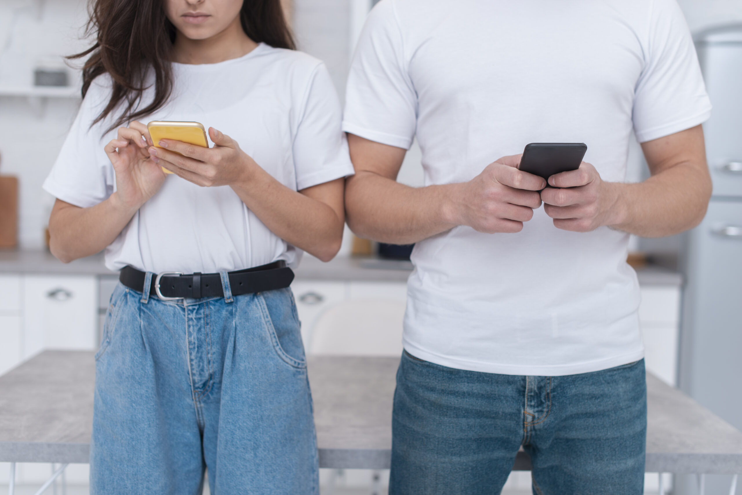 Baper sama chat online? Tenang, Dating Apps 101 bakal bikin kamu spot red flag di profil sebelum nyesel dan tetap santai di dunia swipe.