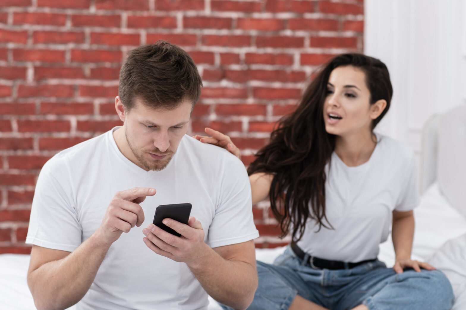 Dari Pinterest sampai kalkulator, ada aja cara unik orang selingkuh di era digital. Yuk, kenali biar nggak gampang ketipu cinta online!