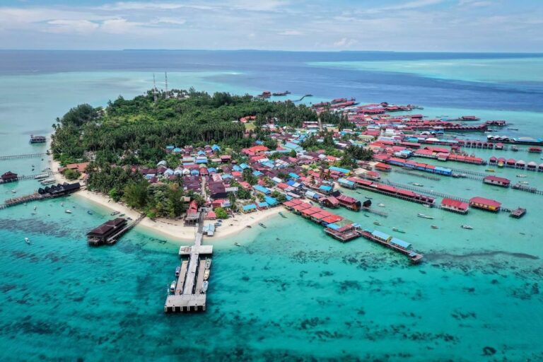 Pulau Derawan: Surga Biru yang Wajib Masuk List Liburanmu