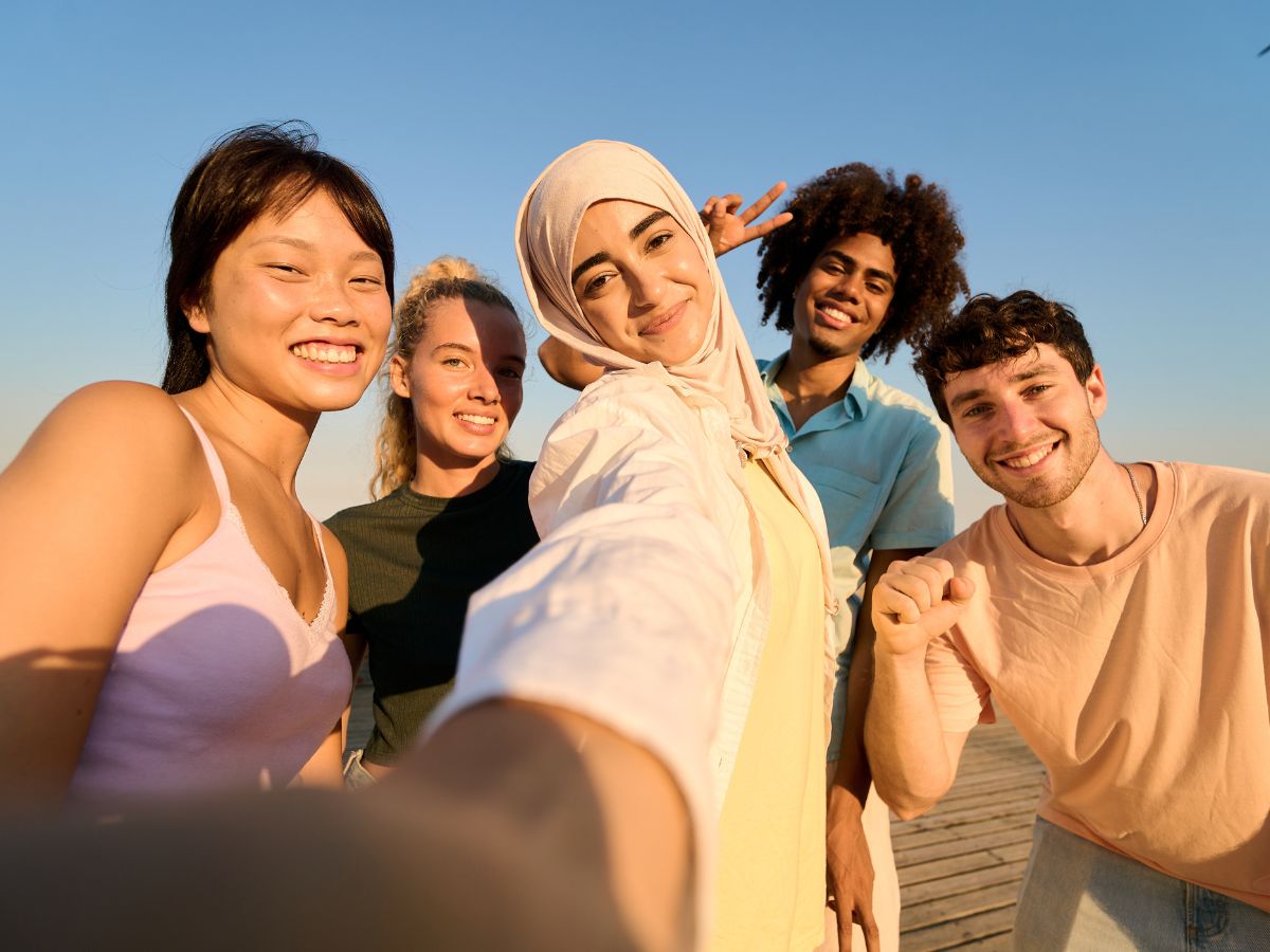 “Inklusivitas Gen Z” adalah gerakan nyata yang lahir dari kesadaran anak muda untuk menciptakan dunia yang lebih adil, setara, dan beragam.