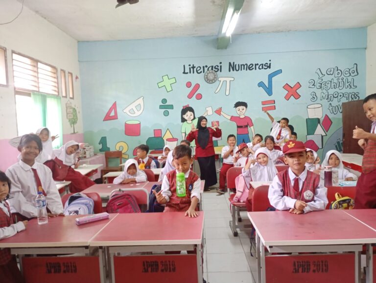 Dari Jurusan Ilmu Komunikasi Untuk Pendidikan Anak Sekolah Dasar