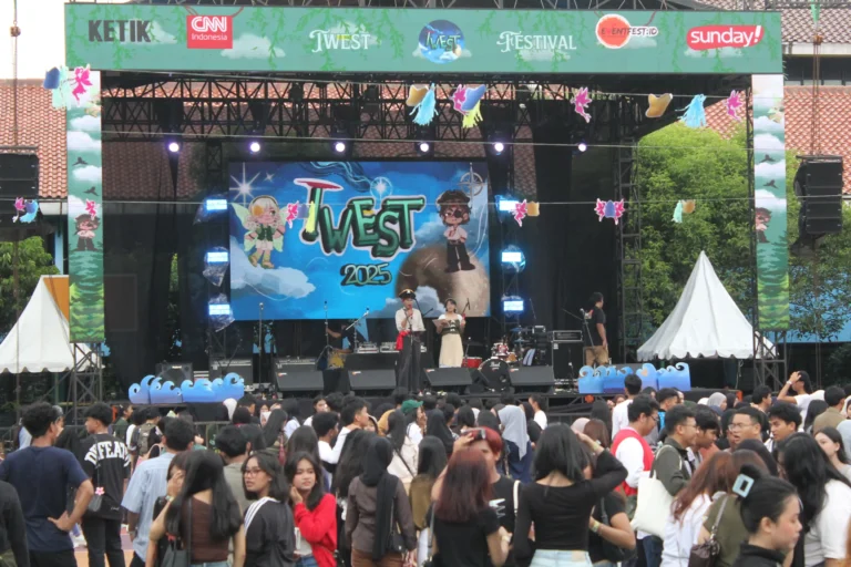 TWEST: Gebrakan dari SMAN 22, Dari Lapangan Hingga ke Komunitas