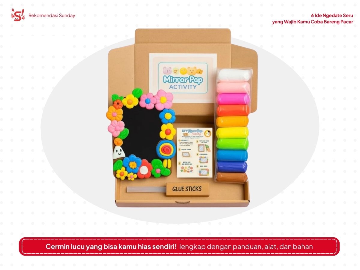 sebuah kardus terbuka yang berisi kaca dengan clay lucu yang sudah ditempel dan tersusun rapih, kertas panduan, clay 12 warna, dan lem tembak sebagai ide ngedate bersama pacar.