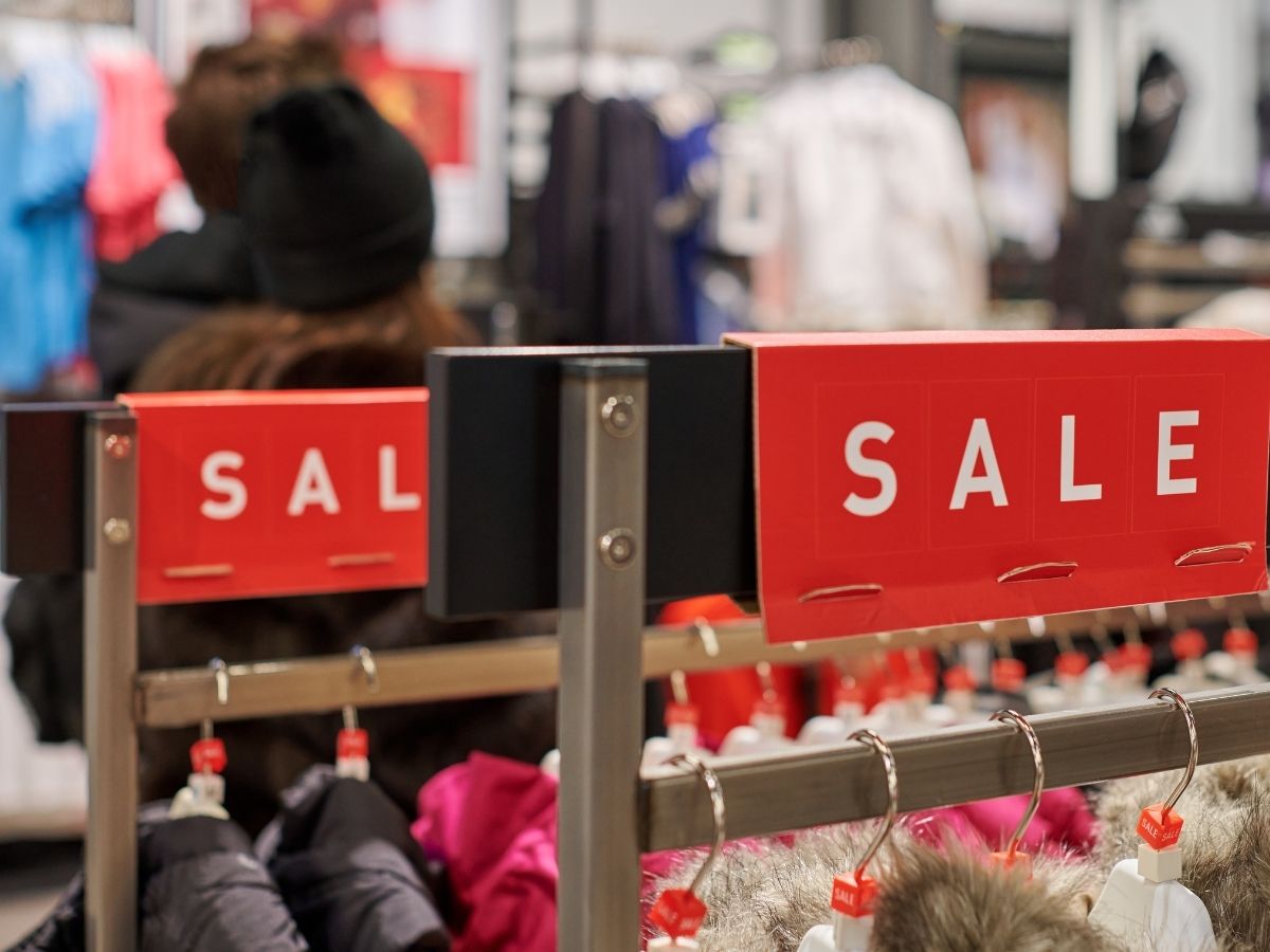 Diskon di Pusat Perbelanjaan sebagai ide barang untuk kado wisuda
