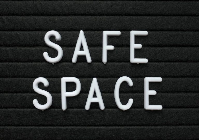 Safe space dibutuhkan agar kondisi mental dapat terjaga dengan baik. Tapi kenapa safe space itu penting ya? Yuk simak lebih lanjut!