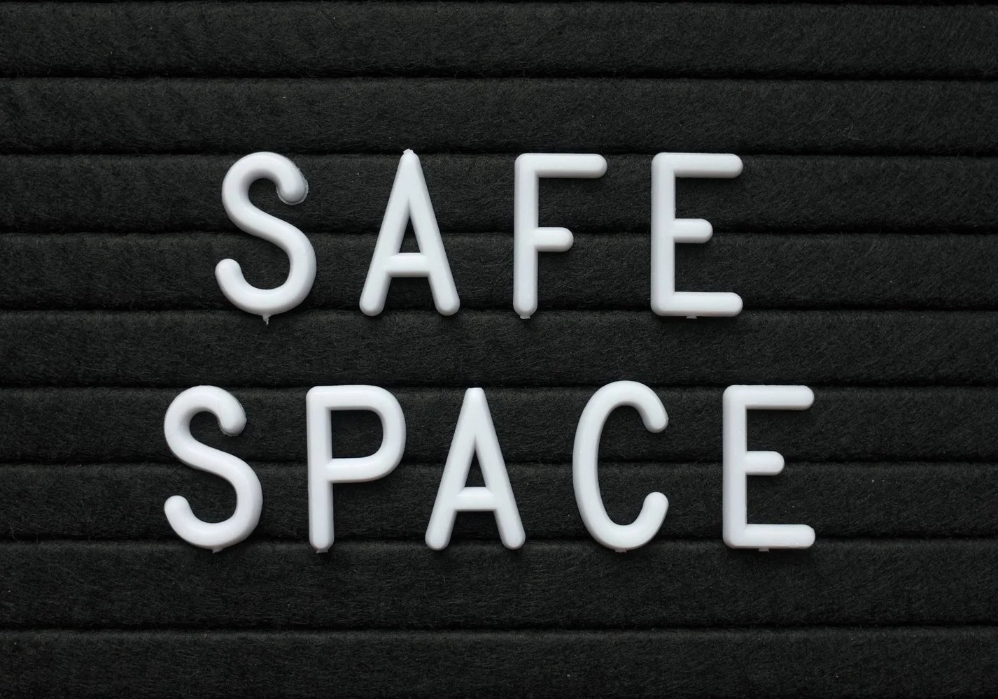 Safe space dibutuhkan agar kondisi mental dapat terjaga dengan baik. Tapi kenapa safe space itu penting ya? Yuk simak lebih lanjut!