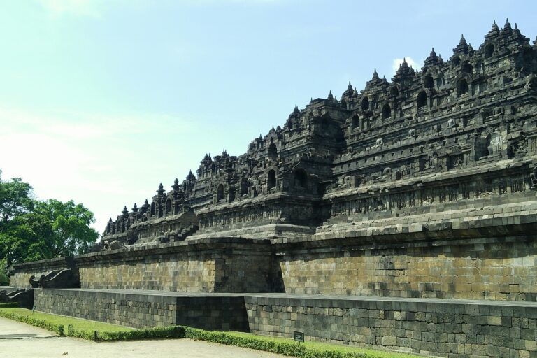 Gambaran dan Sejarah Candi Borobudur.