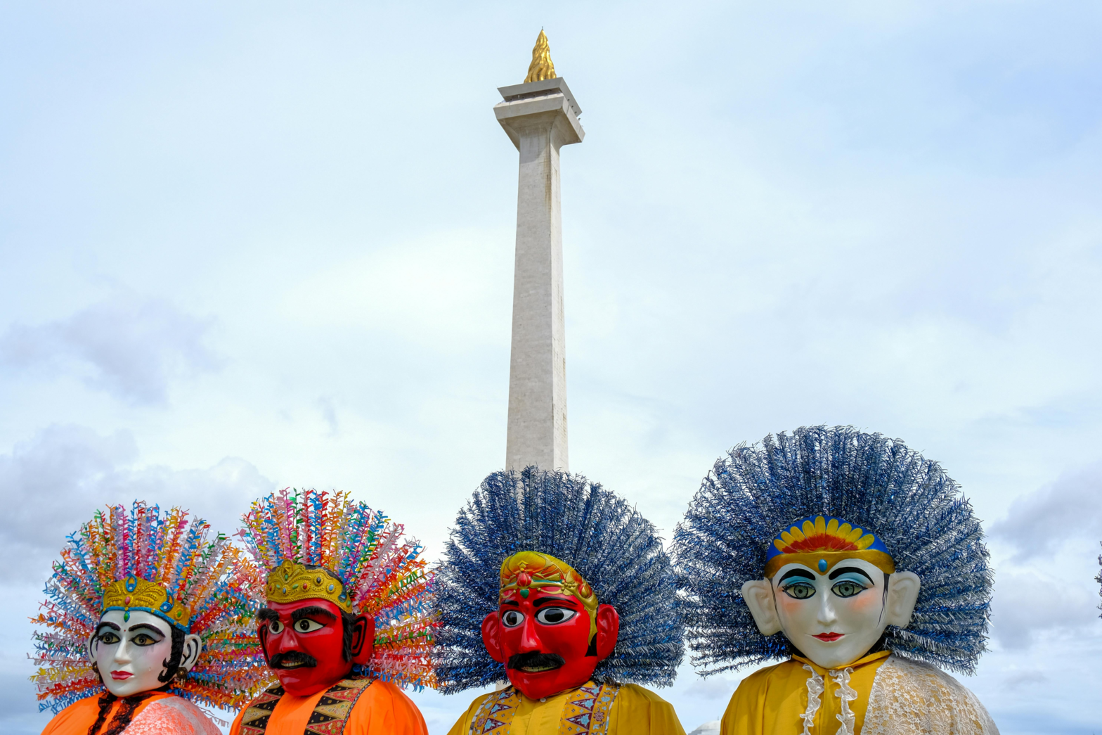 Orang Betawi suka pakai kata 'gue' dan 'elu' asalnya darimana sih? Disini kalian akan mengetahui asal muasal dan alasannya, yuk simak!