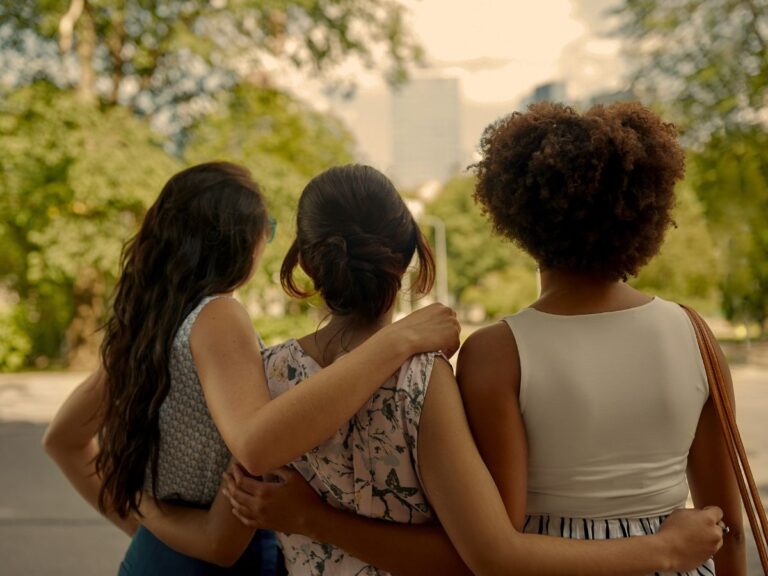 Sebuah Puisi - Ia yang Tumbuh Terlalu Cepat