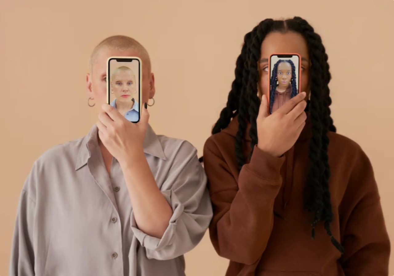 Penyebaran deepfake pornography yang dibuat menggunakan AI semakin mengancam consent atau batasan pribadi manusia.