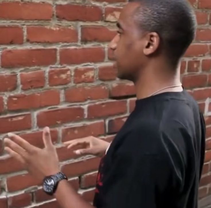 Ensiklopedia kalau jadi manusia dan hidup, mungkin akan menamai dirinya dengan nama Bagas. Dan Putra harus betah punya teman tahu segala hal.