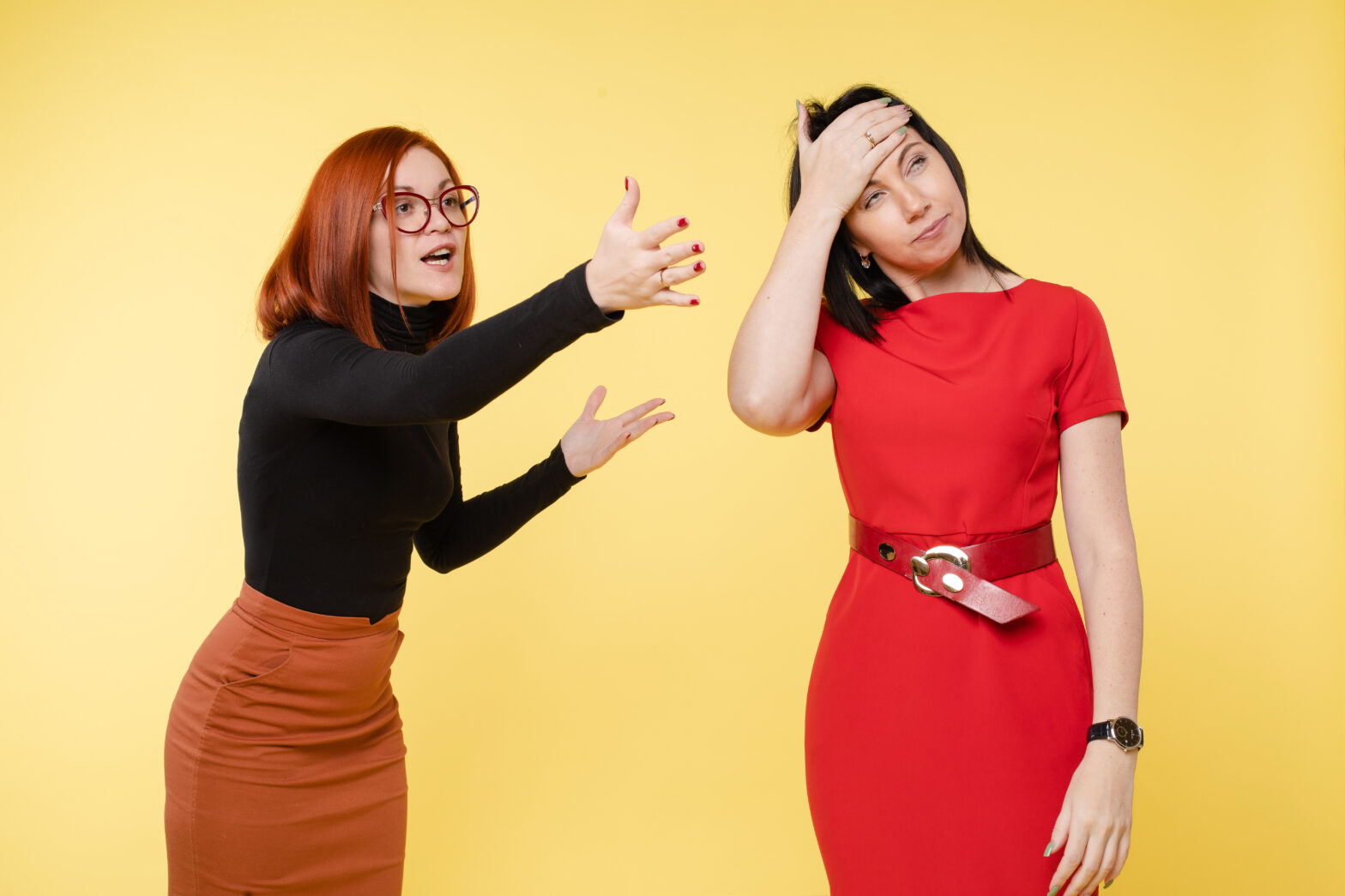 Orang yang suka mencari perhatian berlebihan akan selalu mengganggu dan menyebalkan. Simak cara menanggapinya secara sehat agar mental tetap waras.