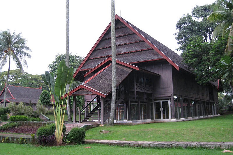 https://majalahsunday.com/rumah-panggung-tradisi-mengangkat-rumah-di-indonesia/