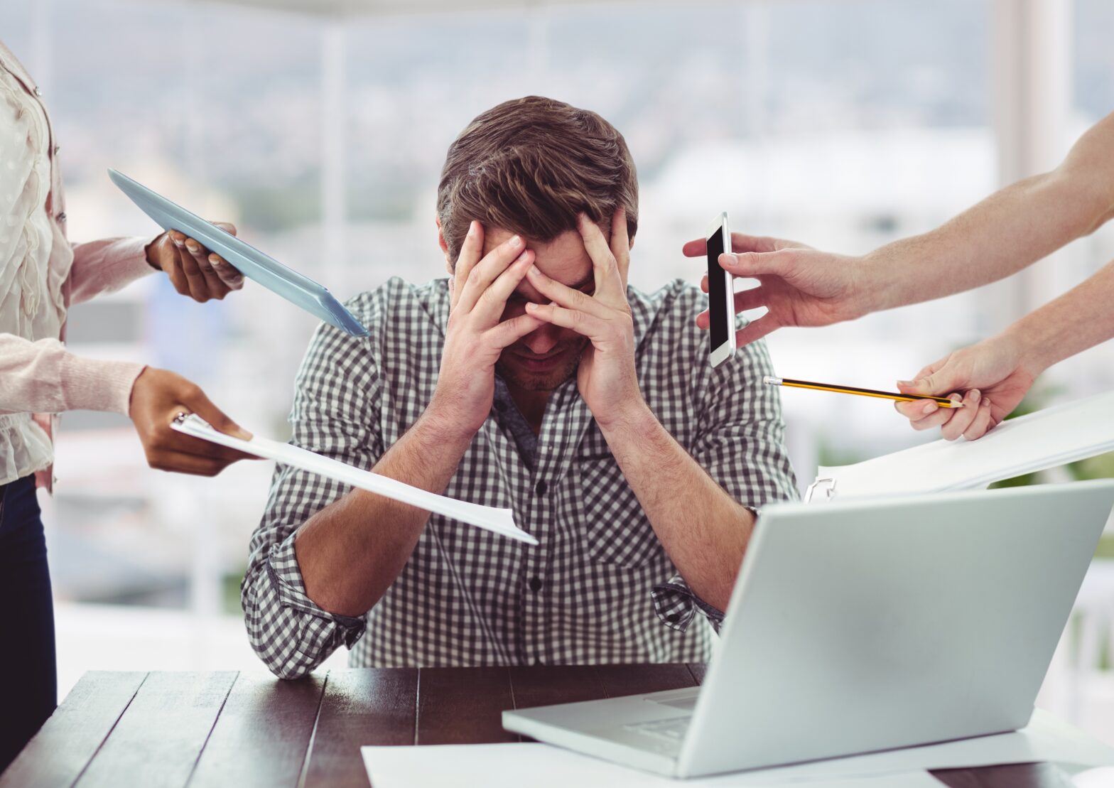 Terlalu banyak memikirkan sesuatu dapat menjadi pemicu analysis paralysis, atau ketidakmampuan menentukan pilihan.