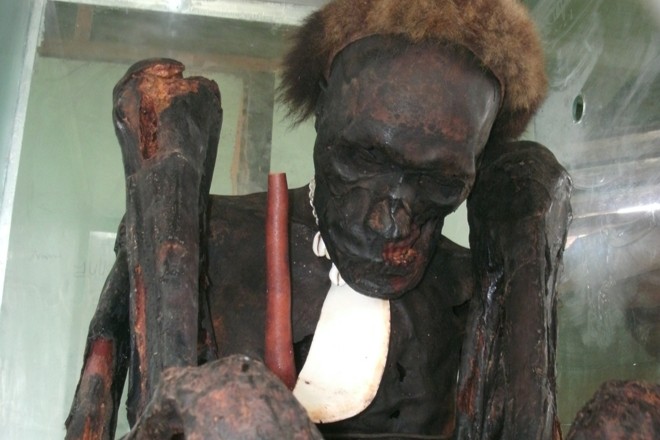 Akonipuk: Tradisi Pengasapan Jasad Manusia Menjadi Mumi di Papua