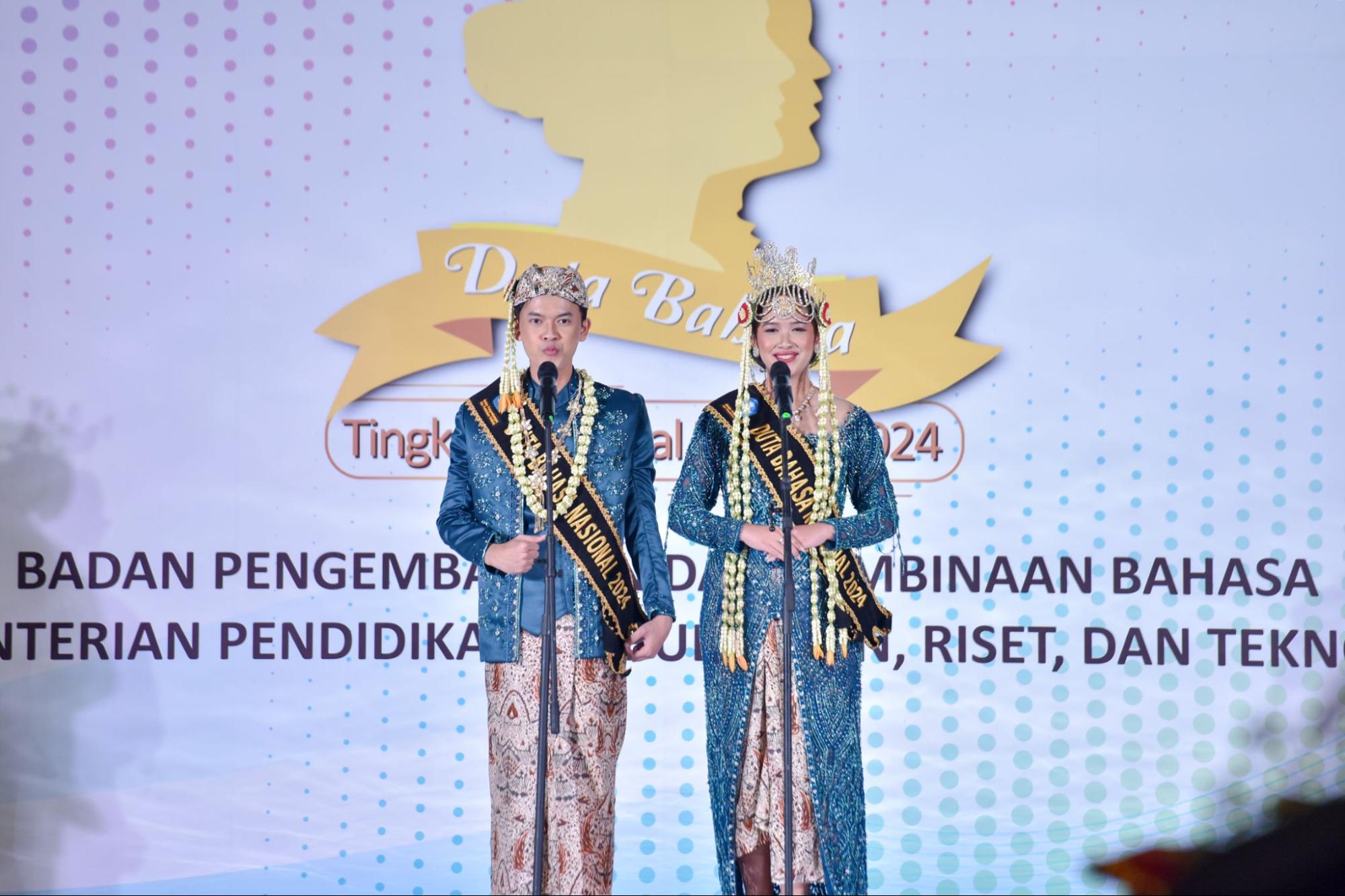 Dari seorang siswa yang gemar menghabiskan waktu dengan buku hingga menjadi Duta Bahasa Nasional 2024, perjalanan Dyra Daniera merupakan bukti bagaimana minat yang dipupuk sejak dini dapat berkembang menjadi prestasi yang membanggakan.