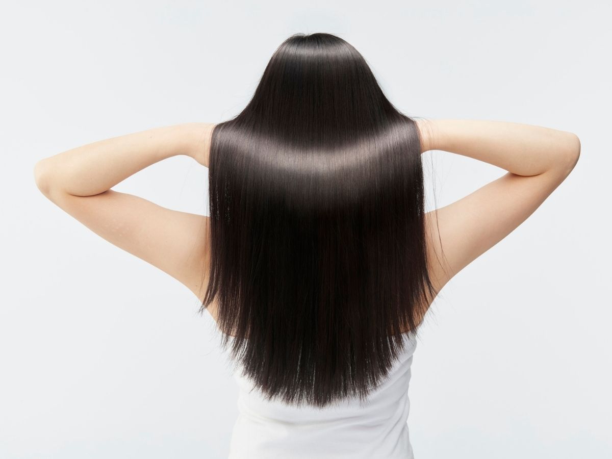 manfaat air kelapa untuk meningkatkan kilau rambut