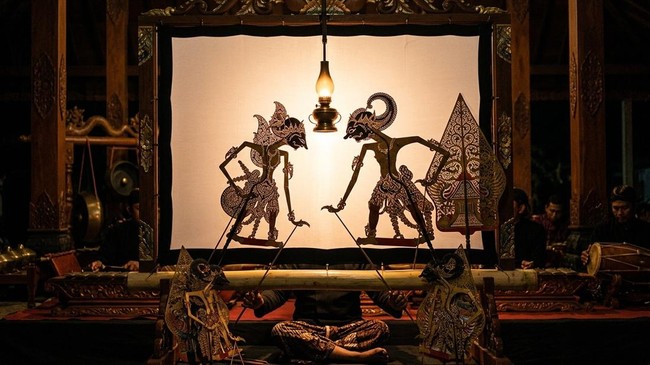 Pertunjukkan layar tancep wayang kulit